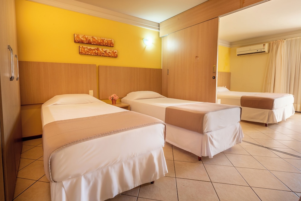 ROOM, TWIN BEDS
