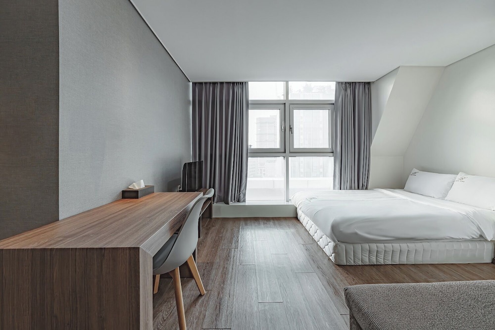 Brown Suites Sinchon Central 16/48
