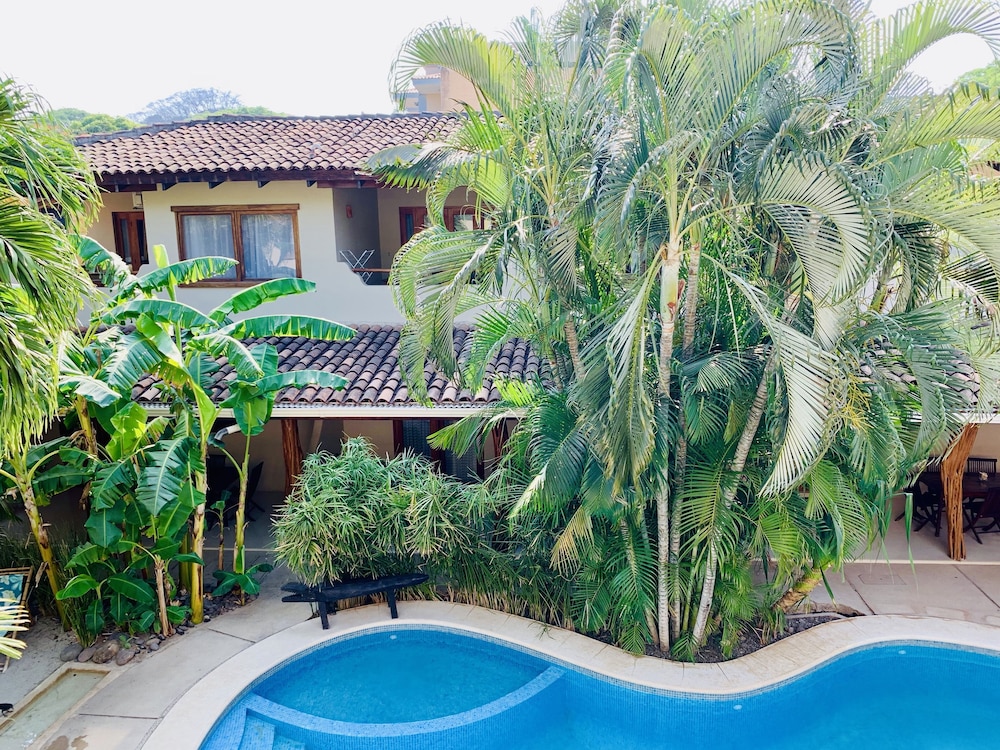 Ten North Tamarindo Beach Hotel 62/70