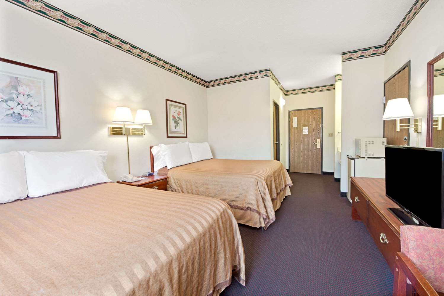 Travelodge By Wyndham St Louis 10/19
