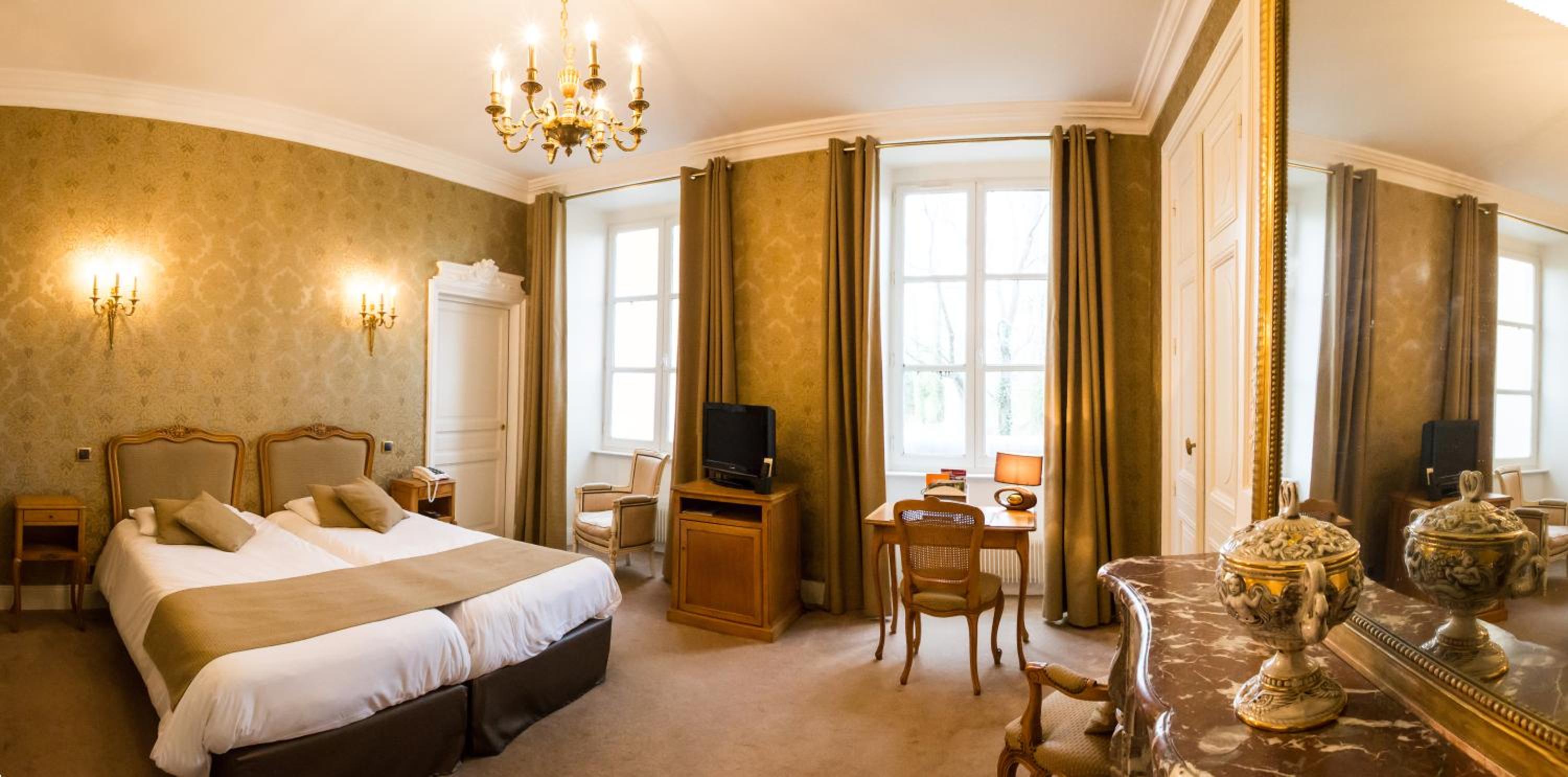 Luxury, 1 King and 1 Single Beds
