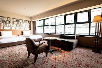 Chapter 3, Superior, Single, 2 Double Beds