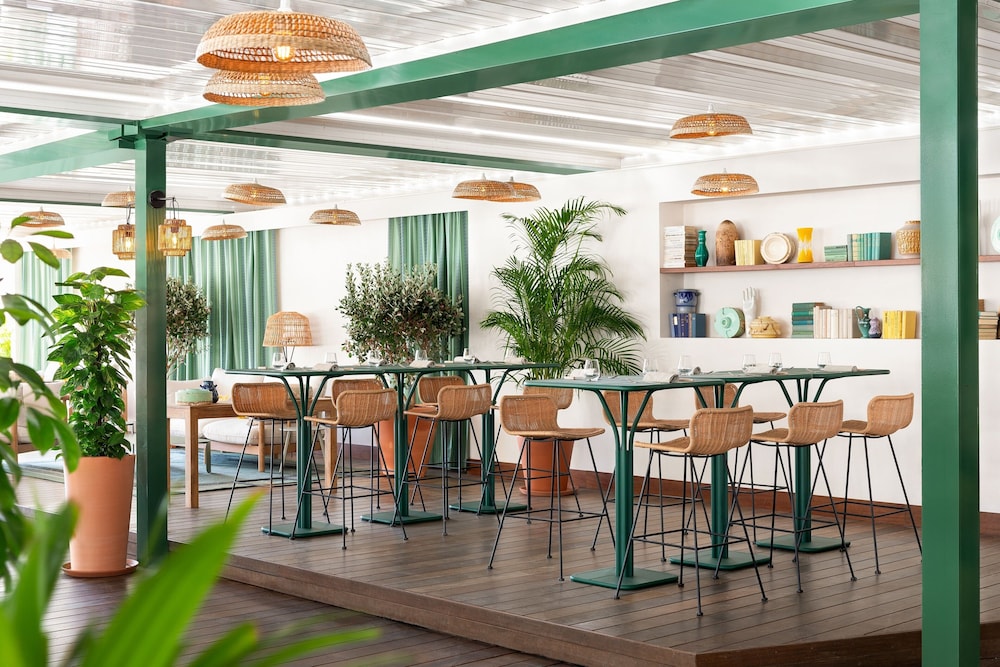 Le Meridien Beach Plaza 59/75