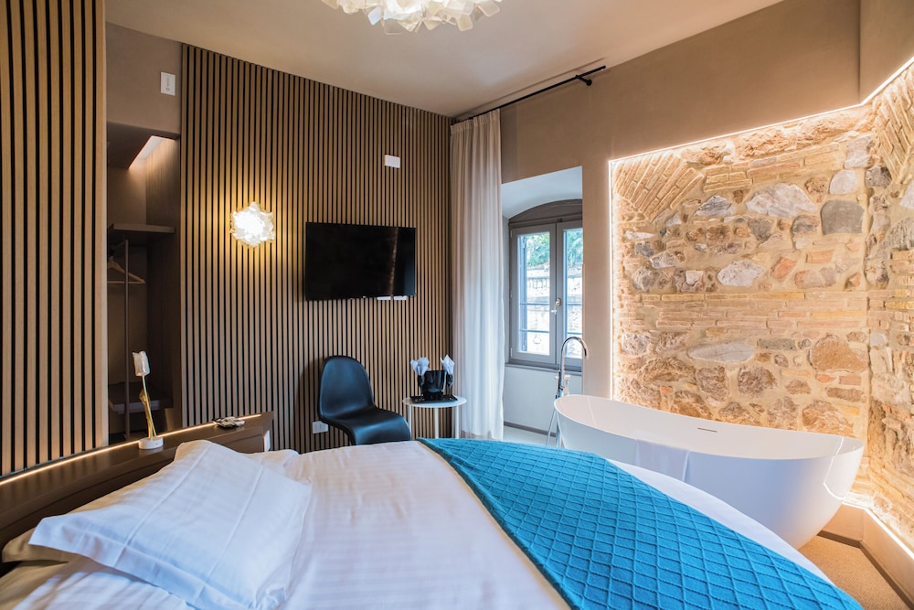 163 Boutique Hotel 5/50