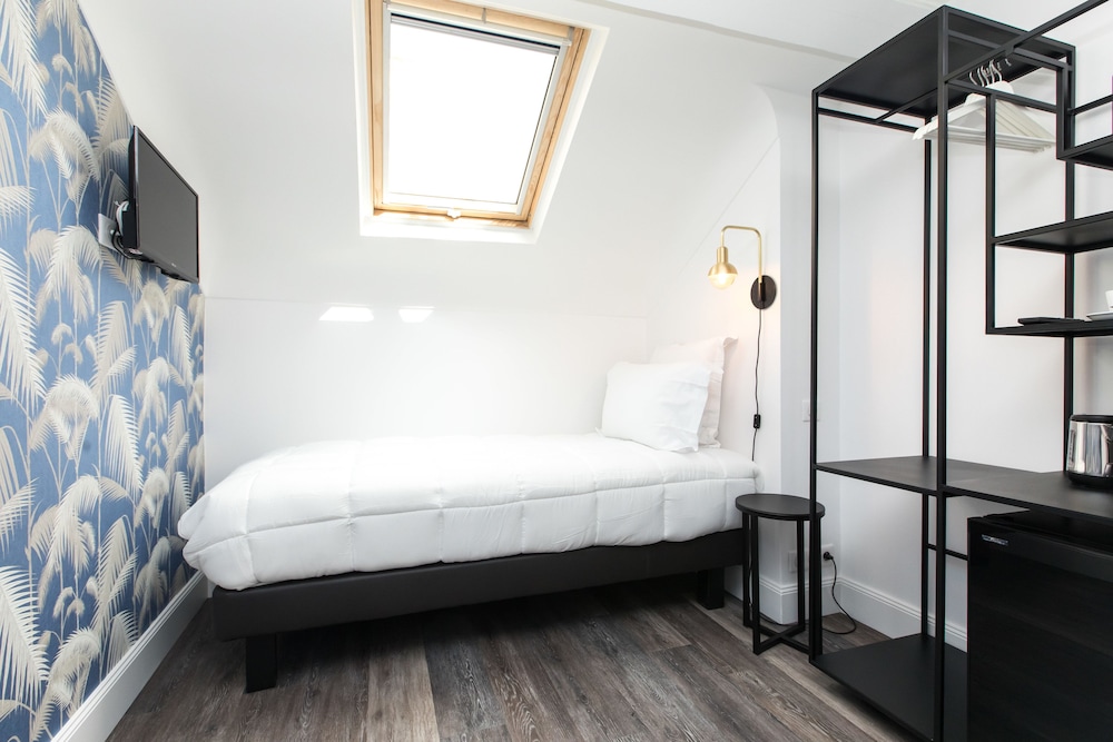 ROOM, SINGLE, SINGLE BED