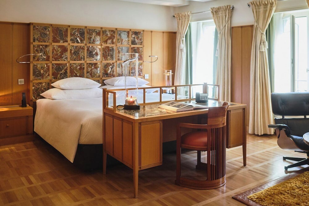DESIGN, DELUXE, KING BED