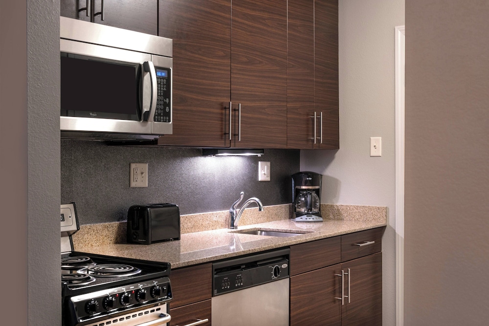 جناح بسرير كوين بغرفة نوم واحدة مع أريكة، TownePlace Suites Providence North Kingstown 6/7
