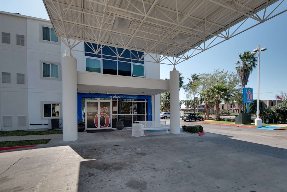 Motel6 Brownsville, TX 61/70