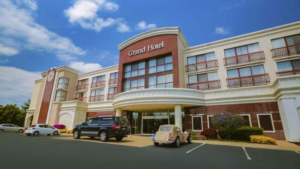 The Grand Hotel 52/59