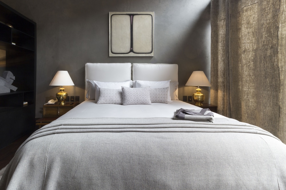 Uvence Arte + Hotel 12/50