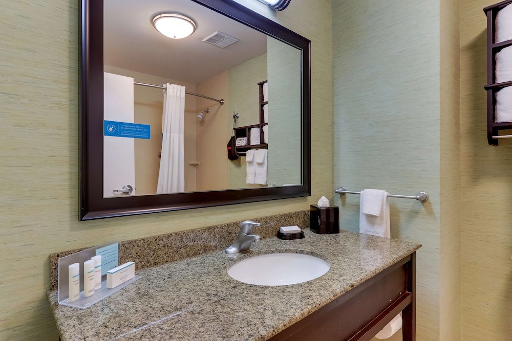 Hampton Inn & Suites Swansboro Near Camp Lejeune, NC 31/64
