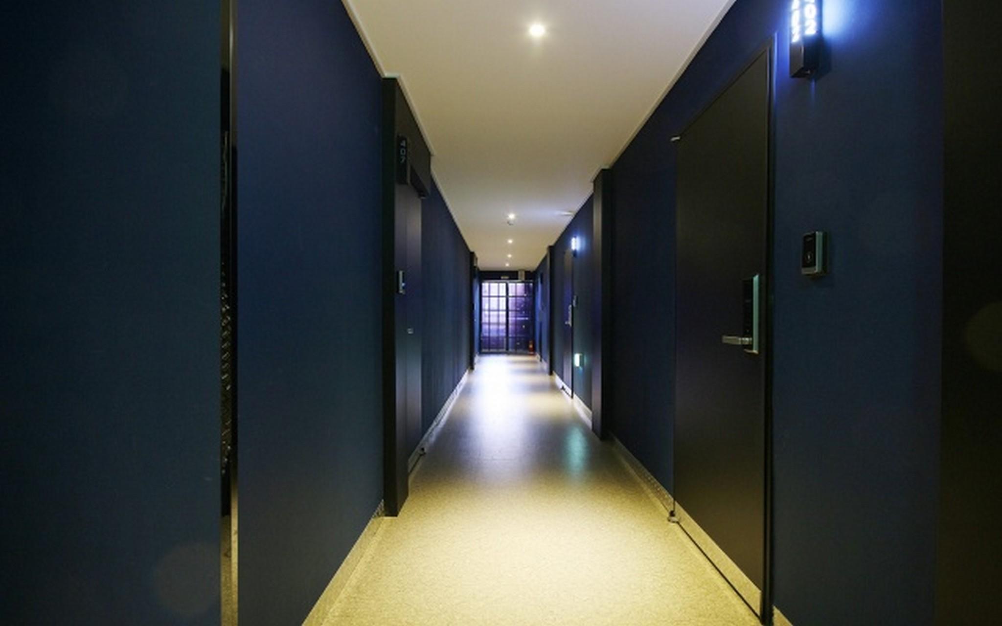 Blue Hotel 20/28