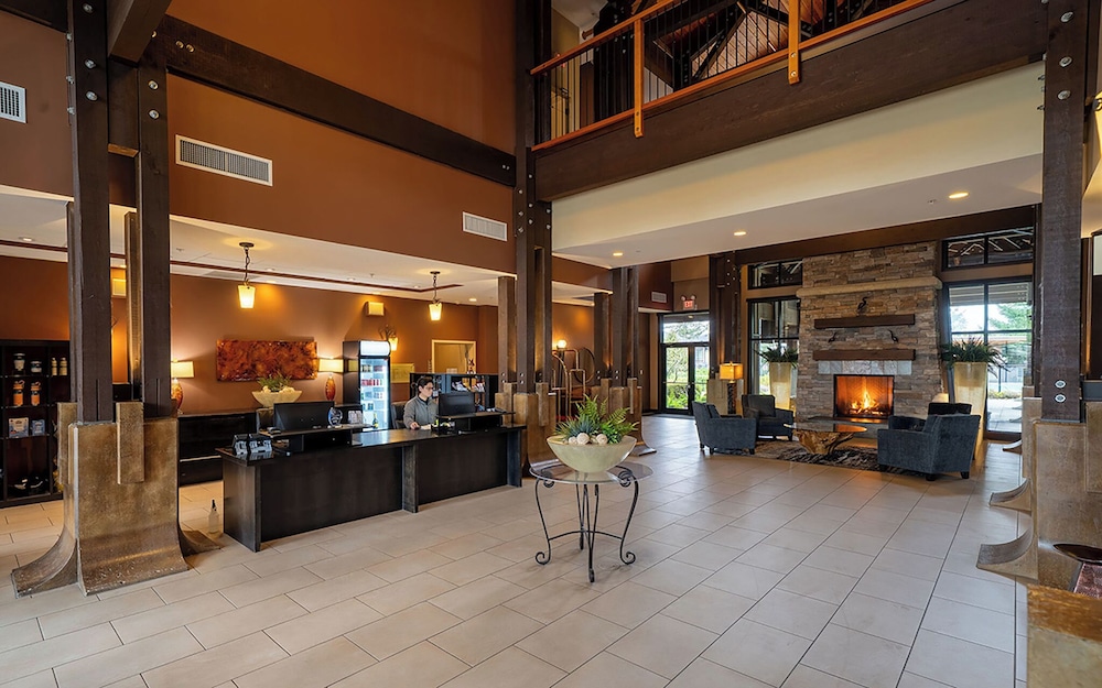Sunrise Ridge Waterfront Resort 16/82