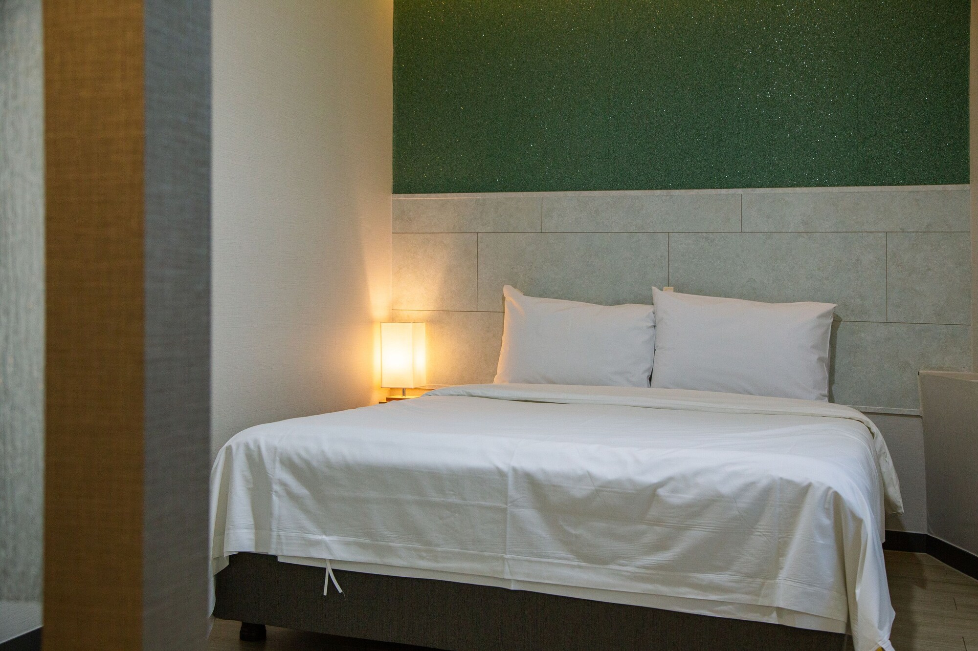 SUITE, TWIN BEDS