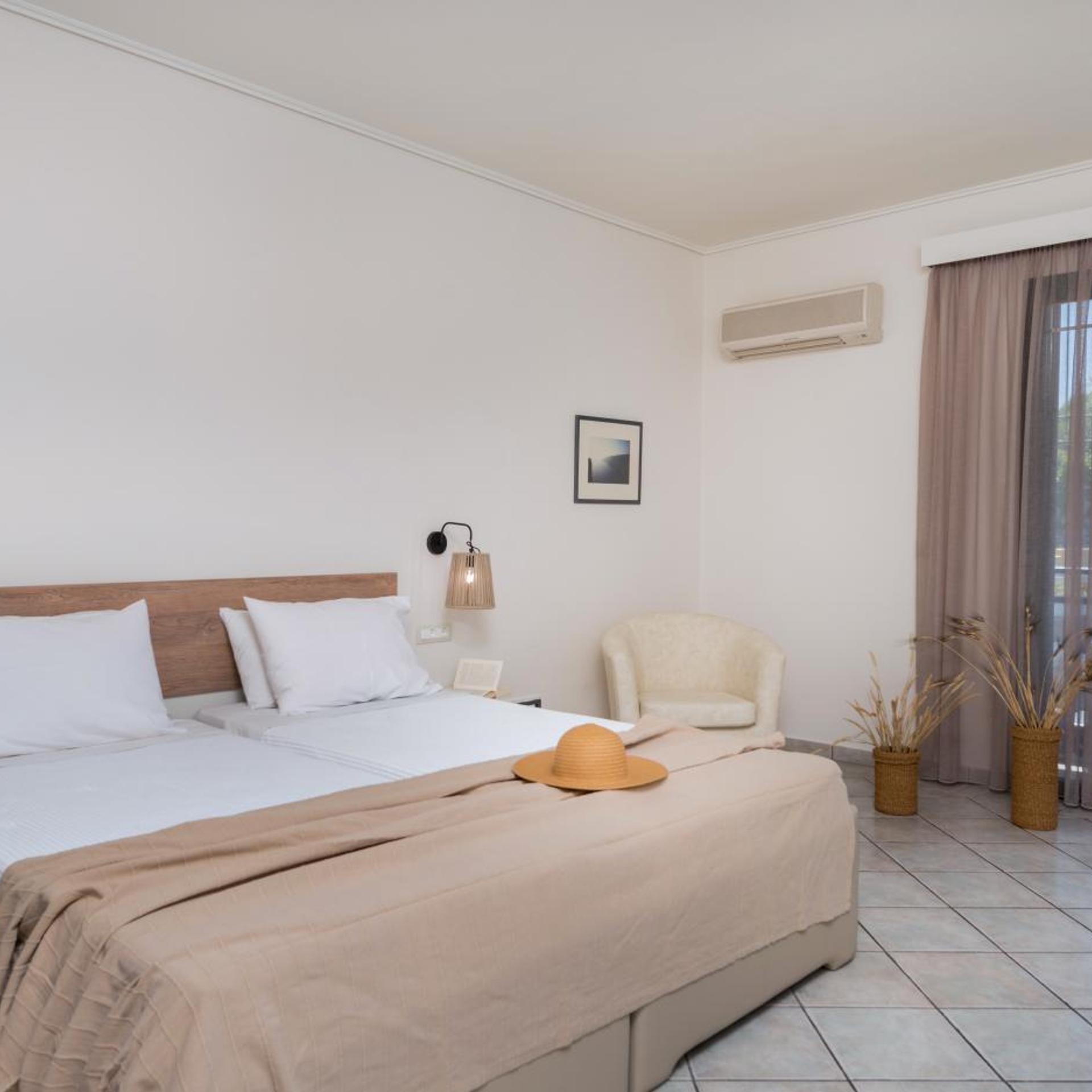 Standard, Double or Twin Bed, Garden View