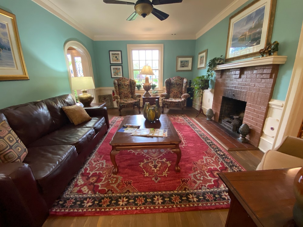 Williamsburg Manor B&amp;B 23/50