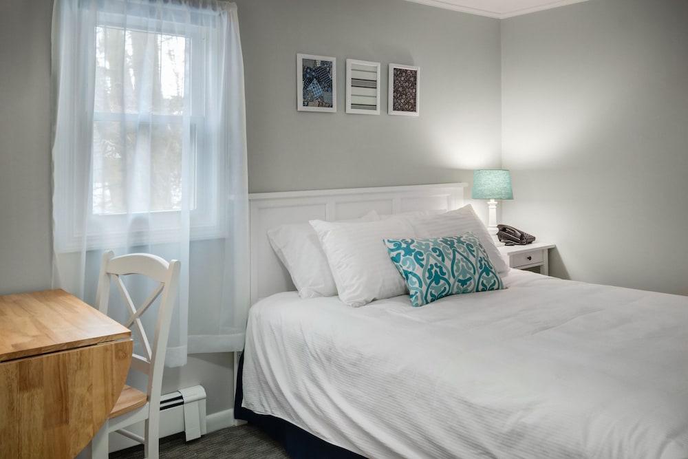 Kittery Inn and Suites 25/38