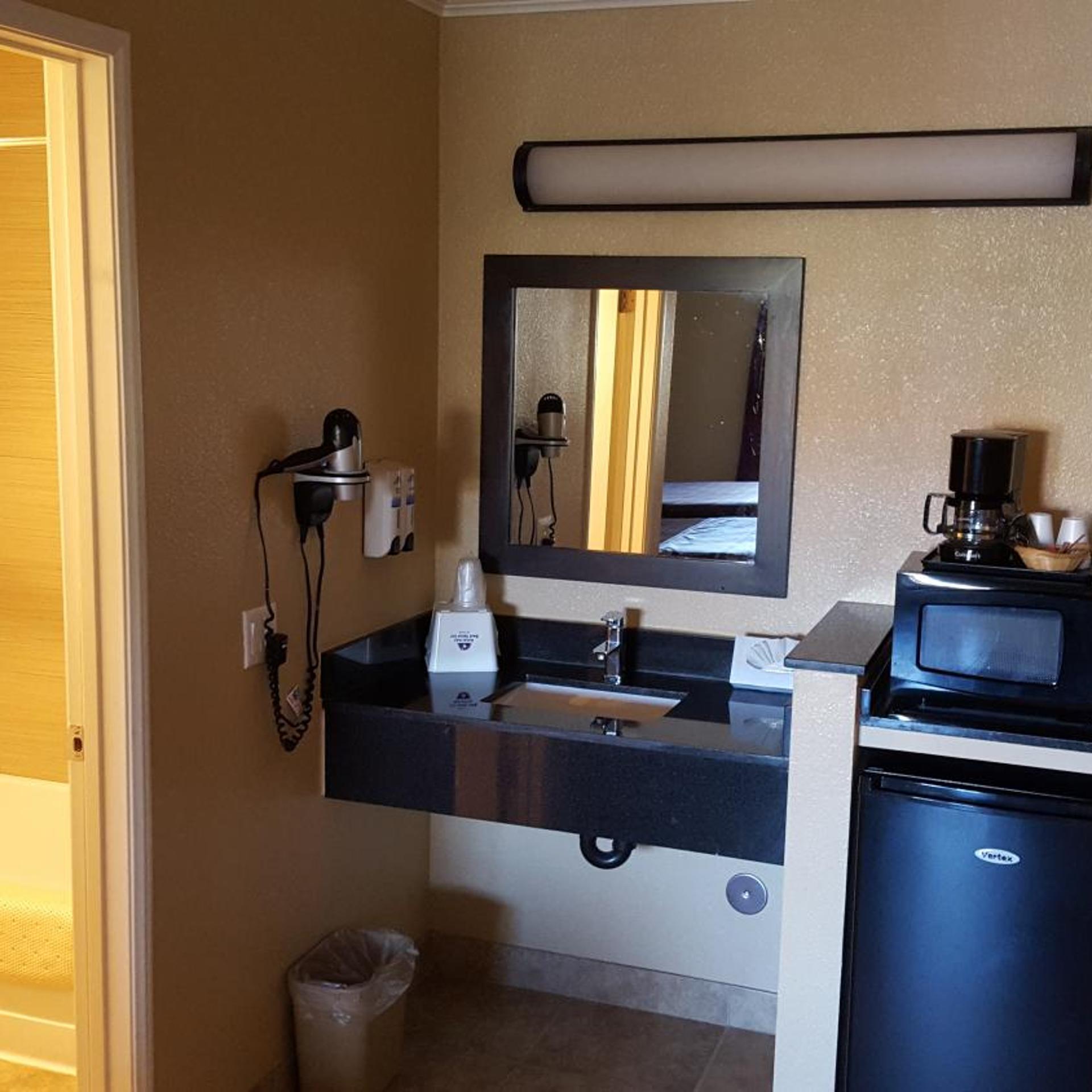 Anaheim Astoria Inn & Suites 9/22