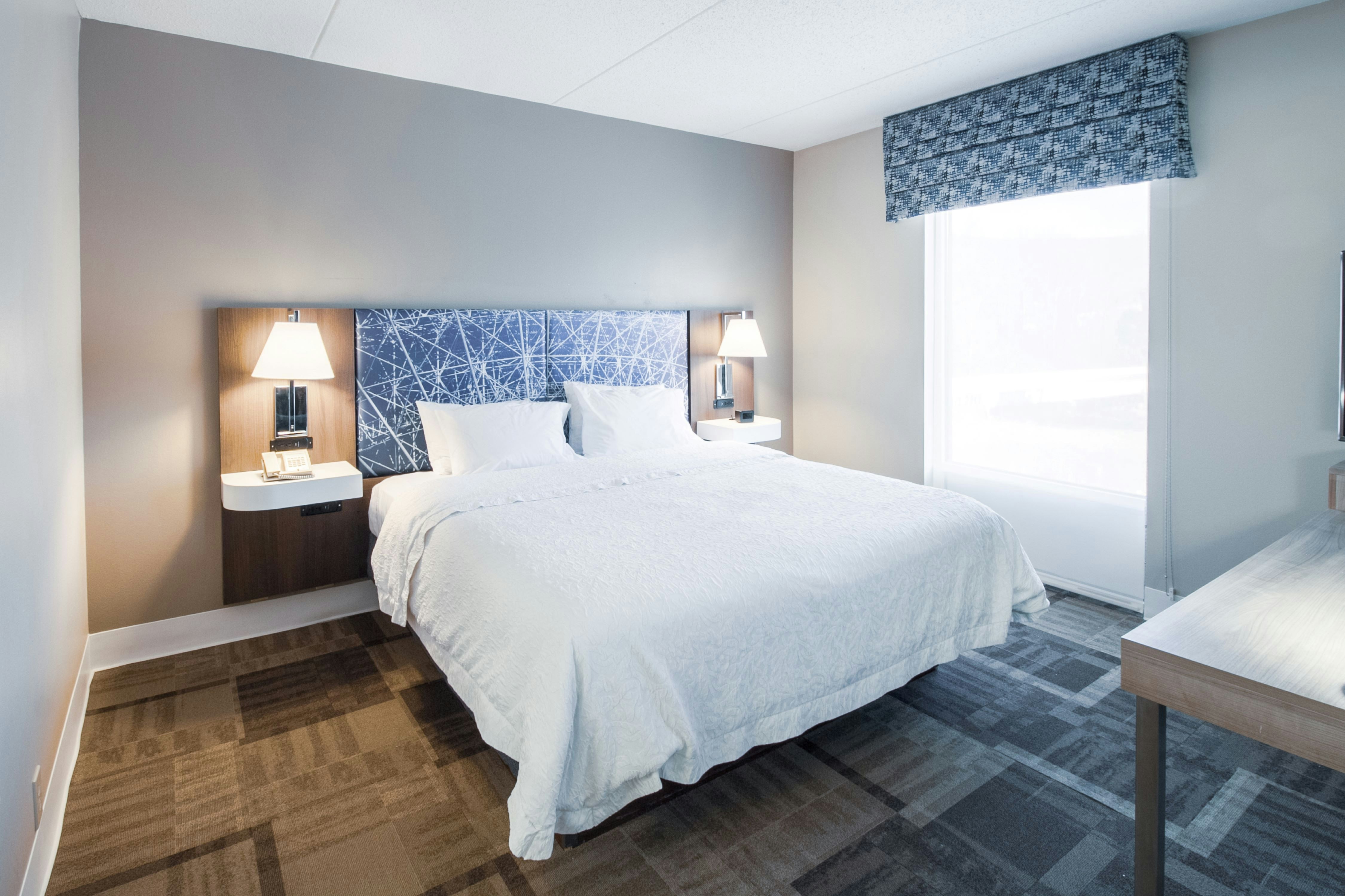 ROOM, KING BED