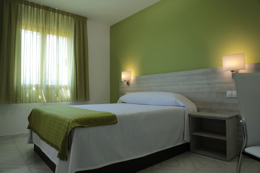 Room, 1 Double and 1 Single Bed, with Extra Bed