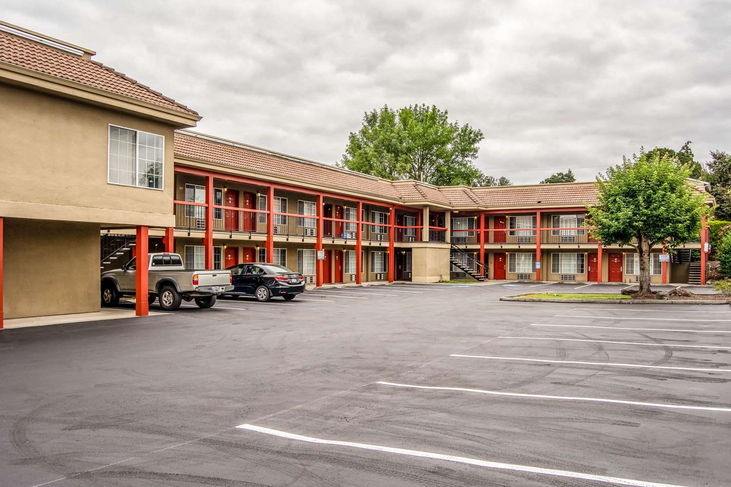 Econo Lodge Southeast 10/13