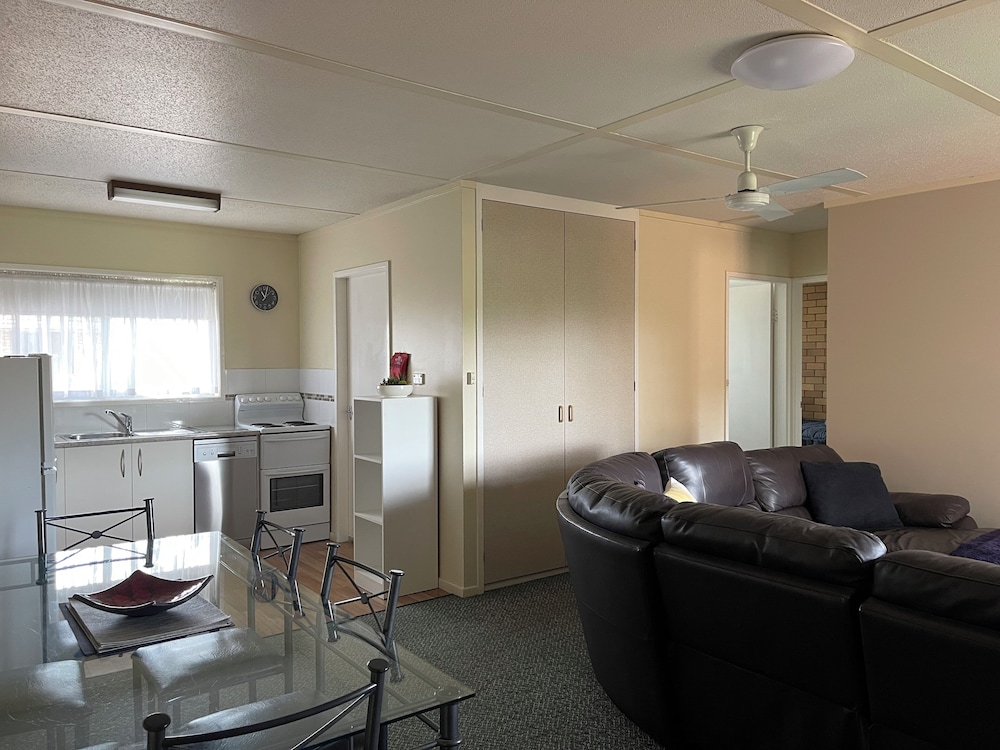 Westwood Motor Inn 30/50