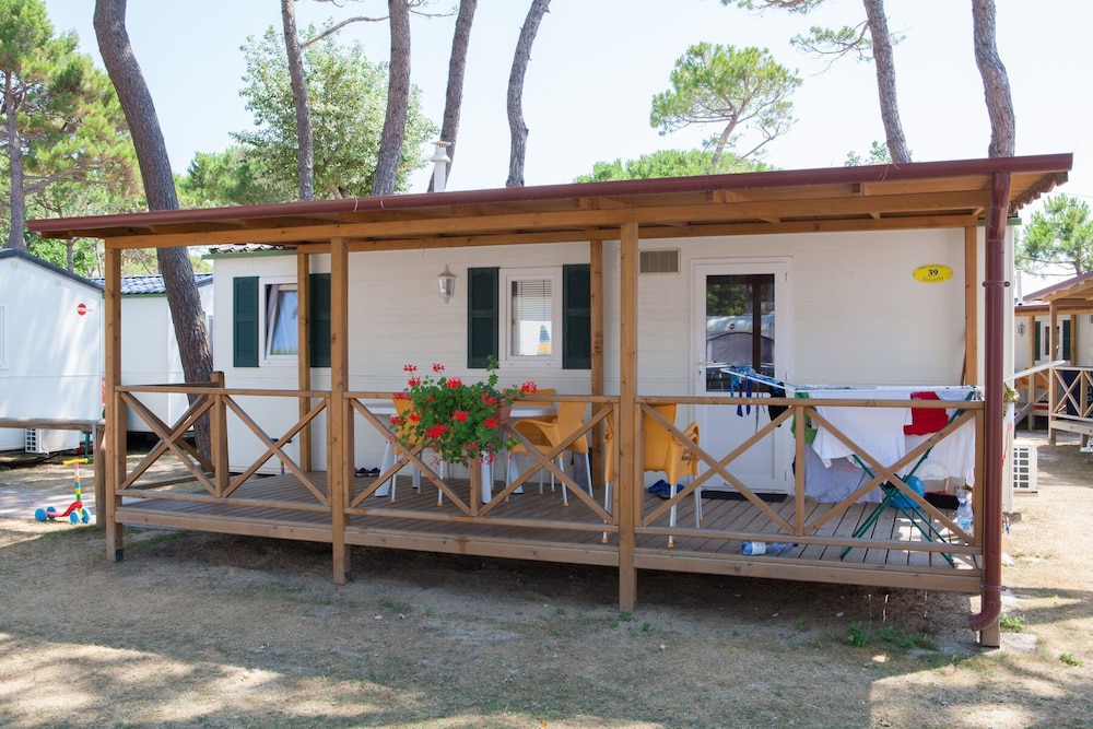 VELA BLU CAMPING VILLAGE 10/67