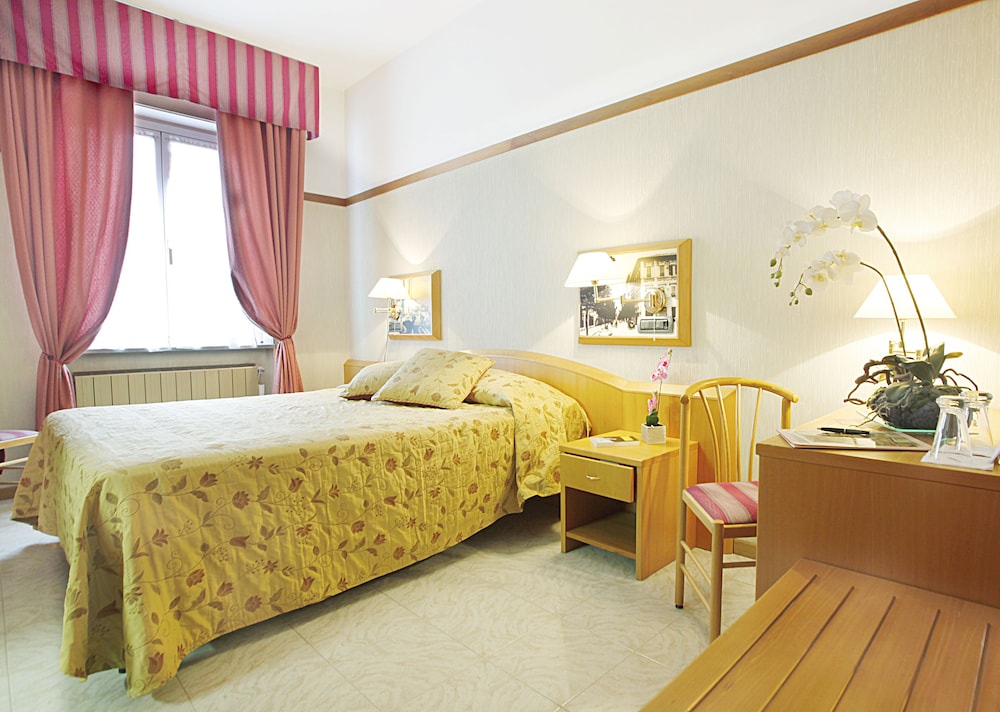 Hotel Monte Rosa 7/30