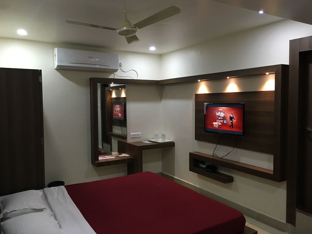 HOTEL GRAND ARJUN 18/50