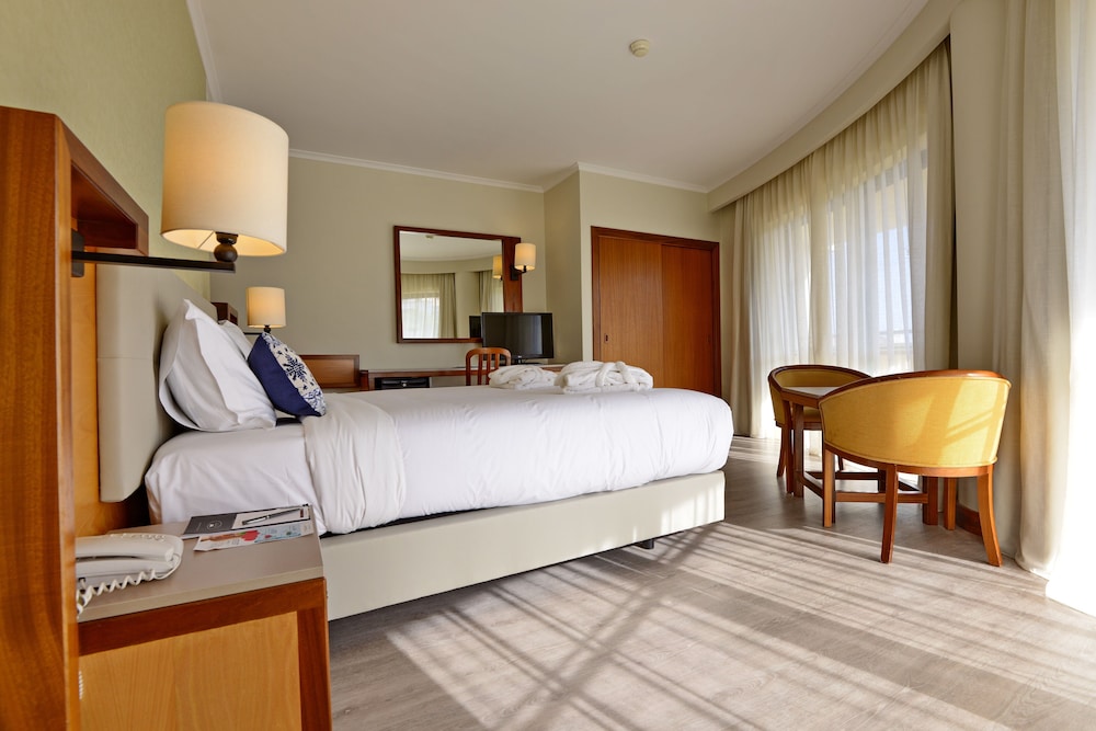 Holiday Inn Algarve Albufeira by IHG 6/79