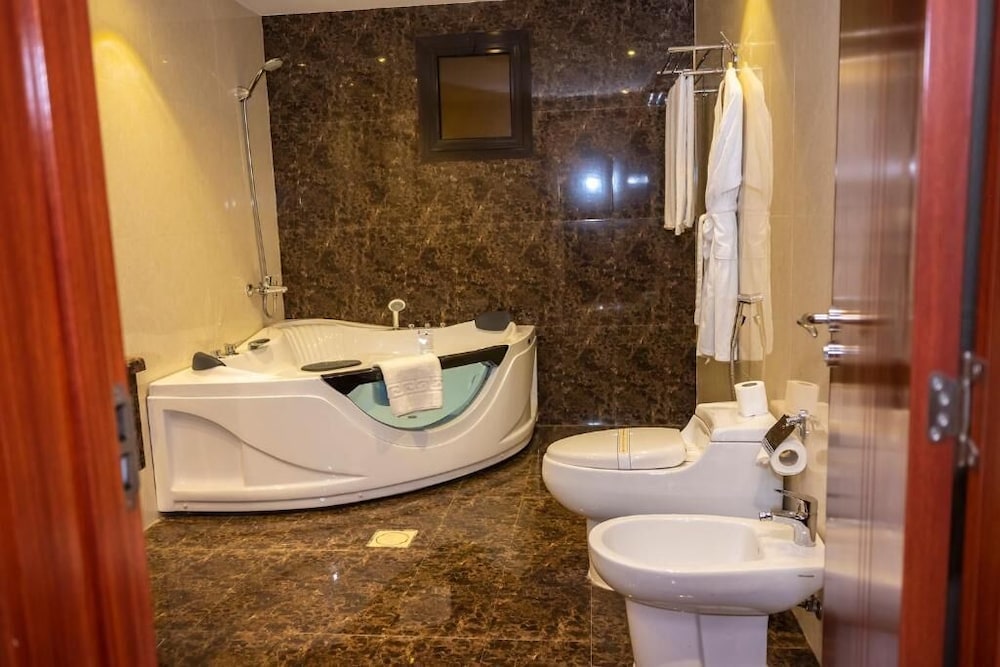 فندق ميرال كراون(Meral Crown Hotel) 62/62