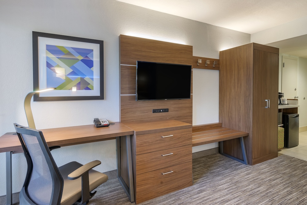 Holiday Inn Express Cape Coral-Fort Myers Area 39/53