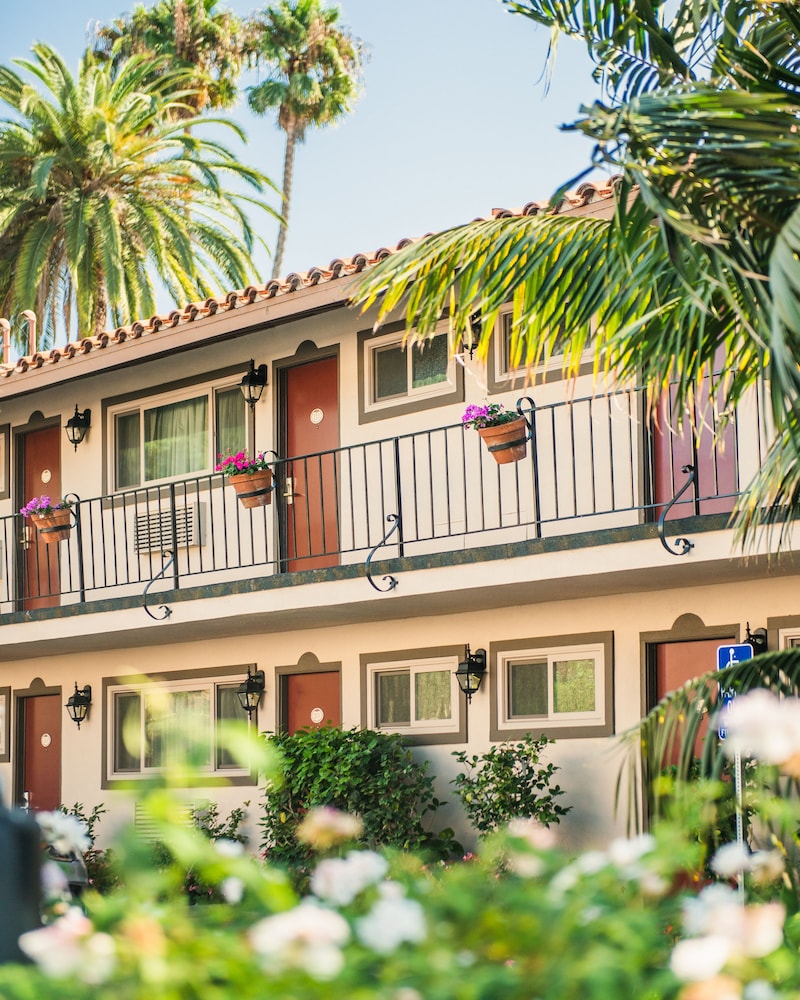 Inn By The Harbor in SANTA BARBARA - CA