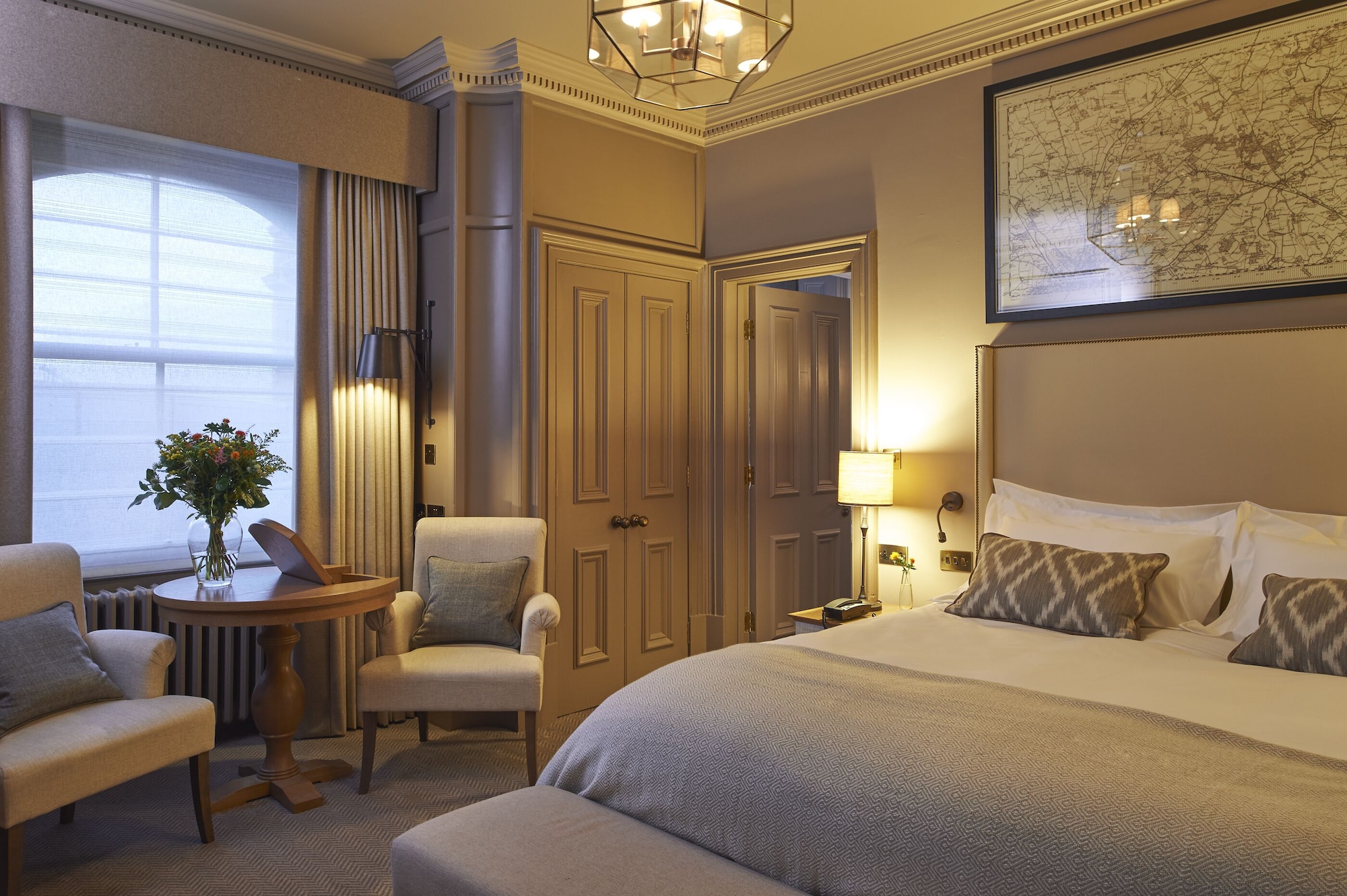 SUPERIOR, KING BED