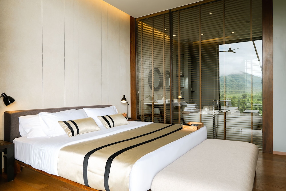 Atta Lakeside Resort Suite 34/81