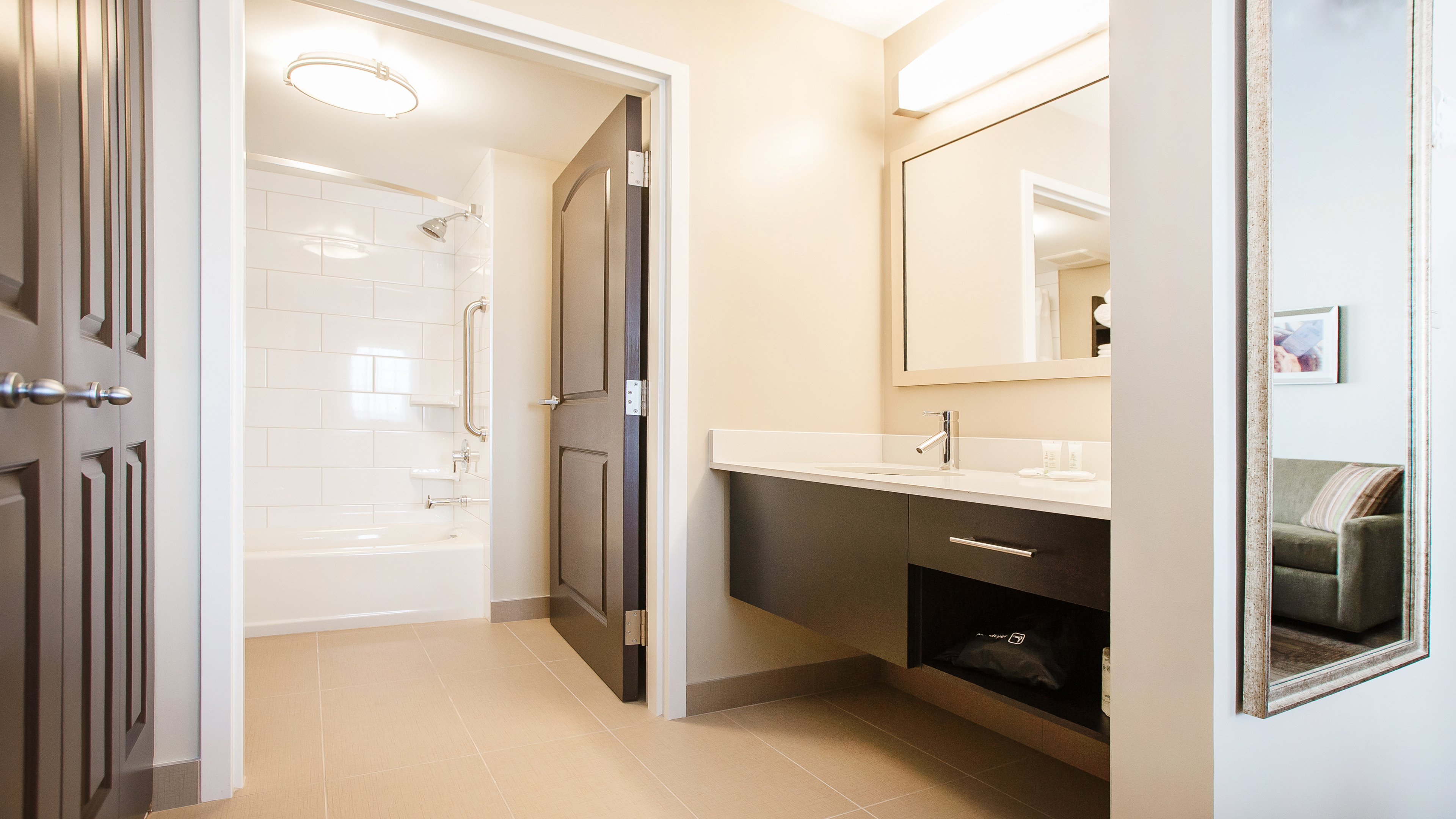 Staybridge Suites West Edmonton 77/78