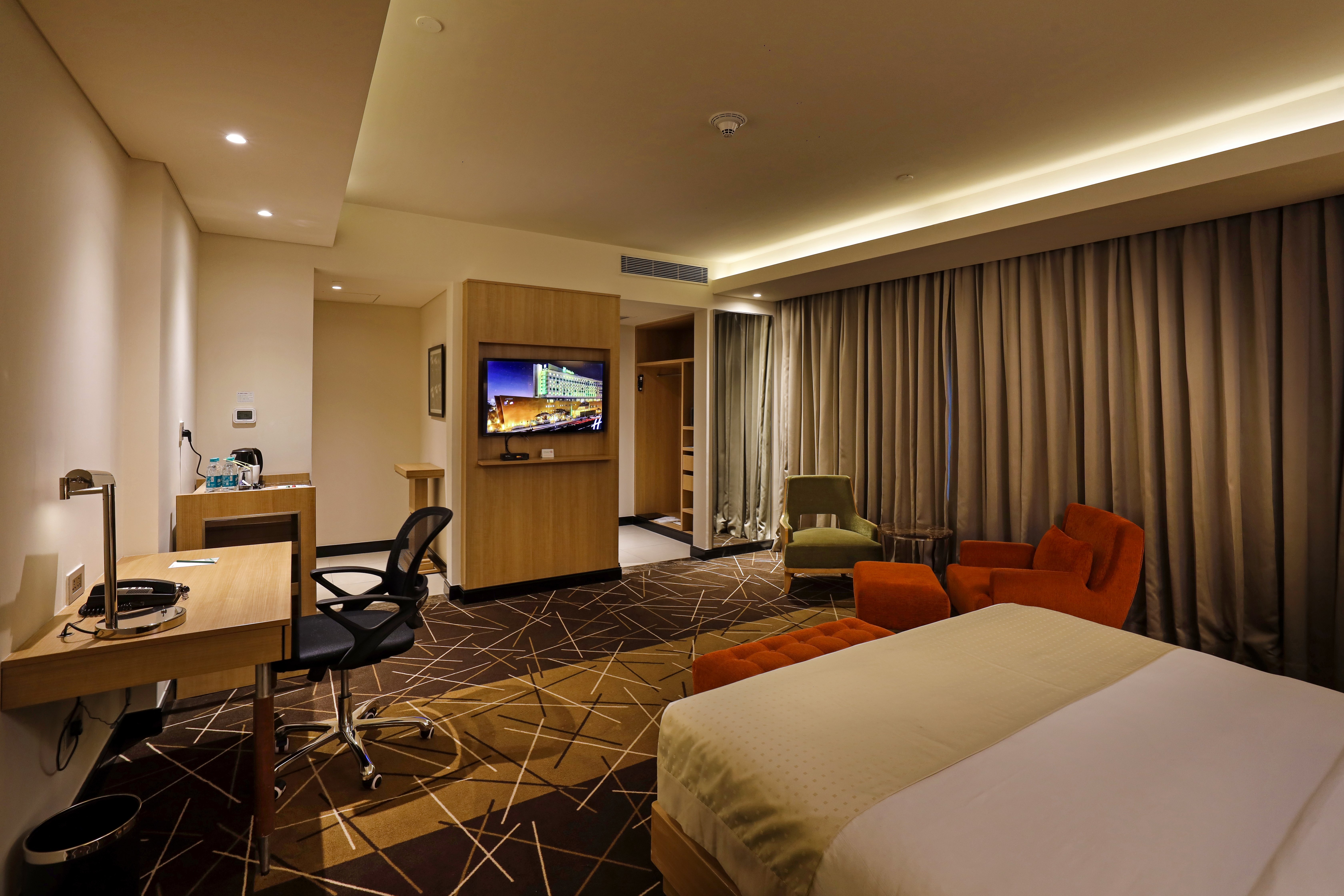 HOLIDAY INN CHENNAI OMR IT EXPRESSWAY 13/76