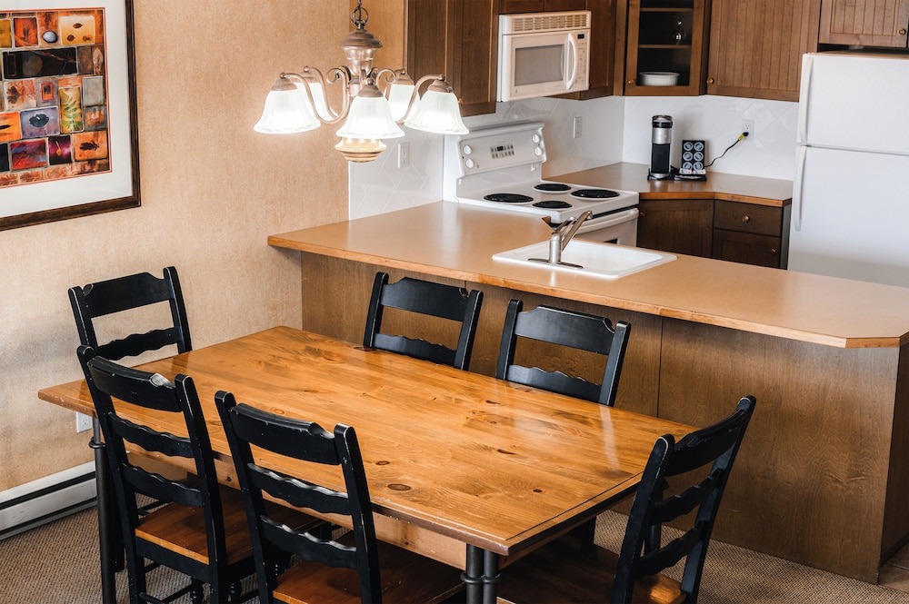 Mountain View Suites at Fairmont Hot Springs 47/63