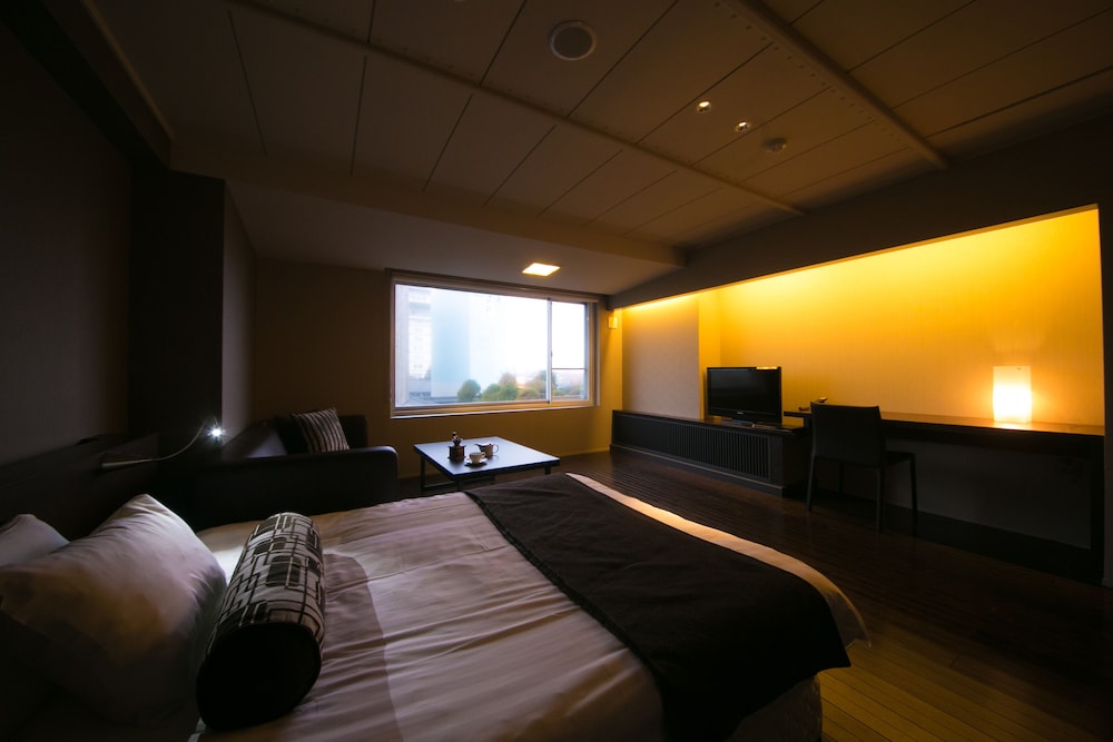 DELUXE, SINGLE, DOUBLE BED