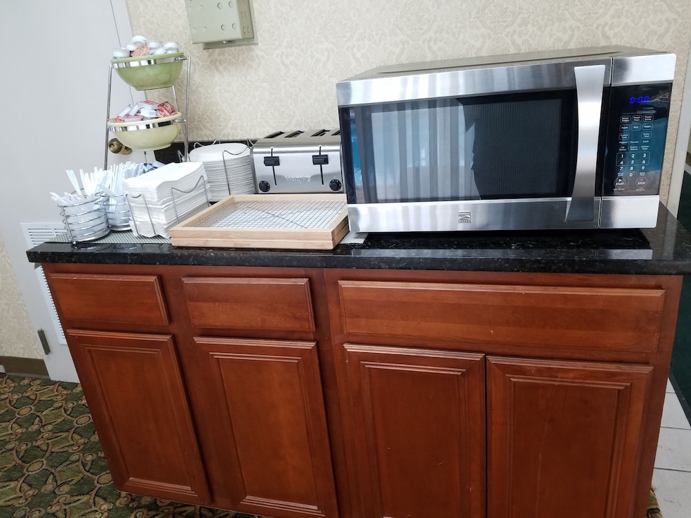 Quality Suites Paducah KY 3/57