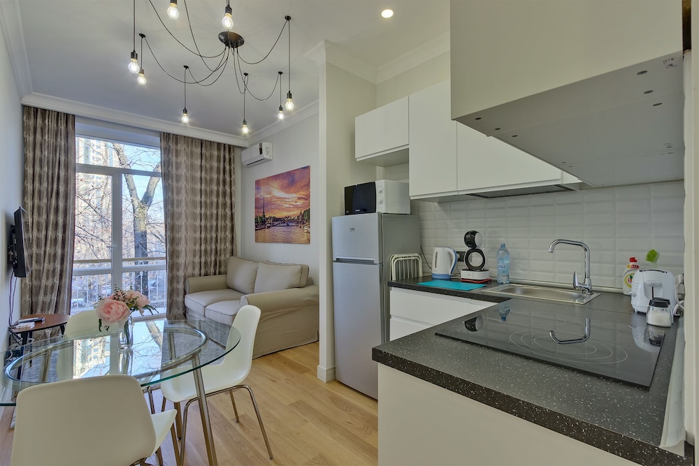 Opera Apartments 6/50