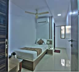 Cozy, Double or Twin Bed