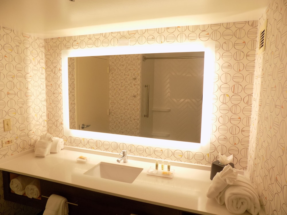 Holiday Inn Orlando International Airport 18/72