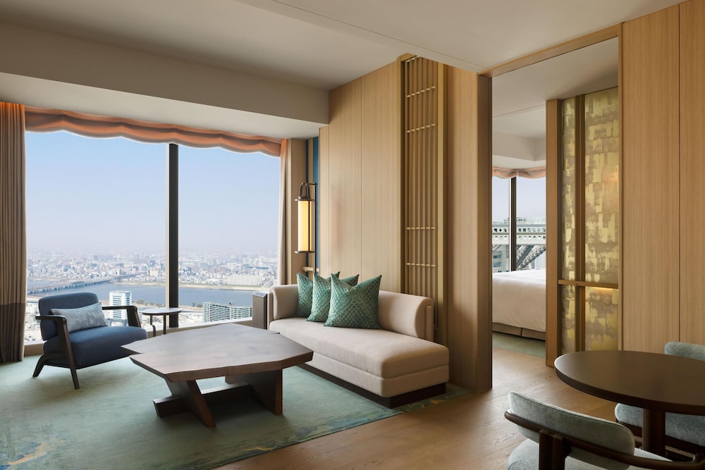 2 Bedrooms, Suite, King Bed, Corner