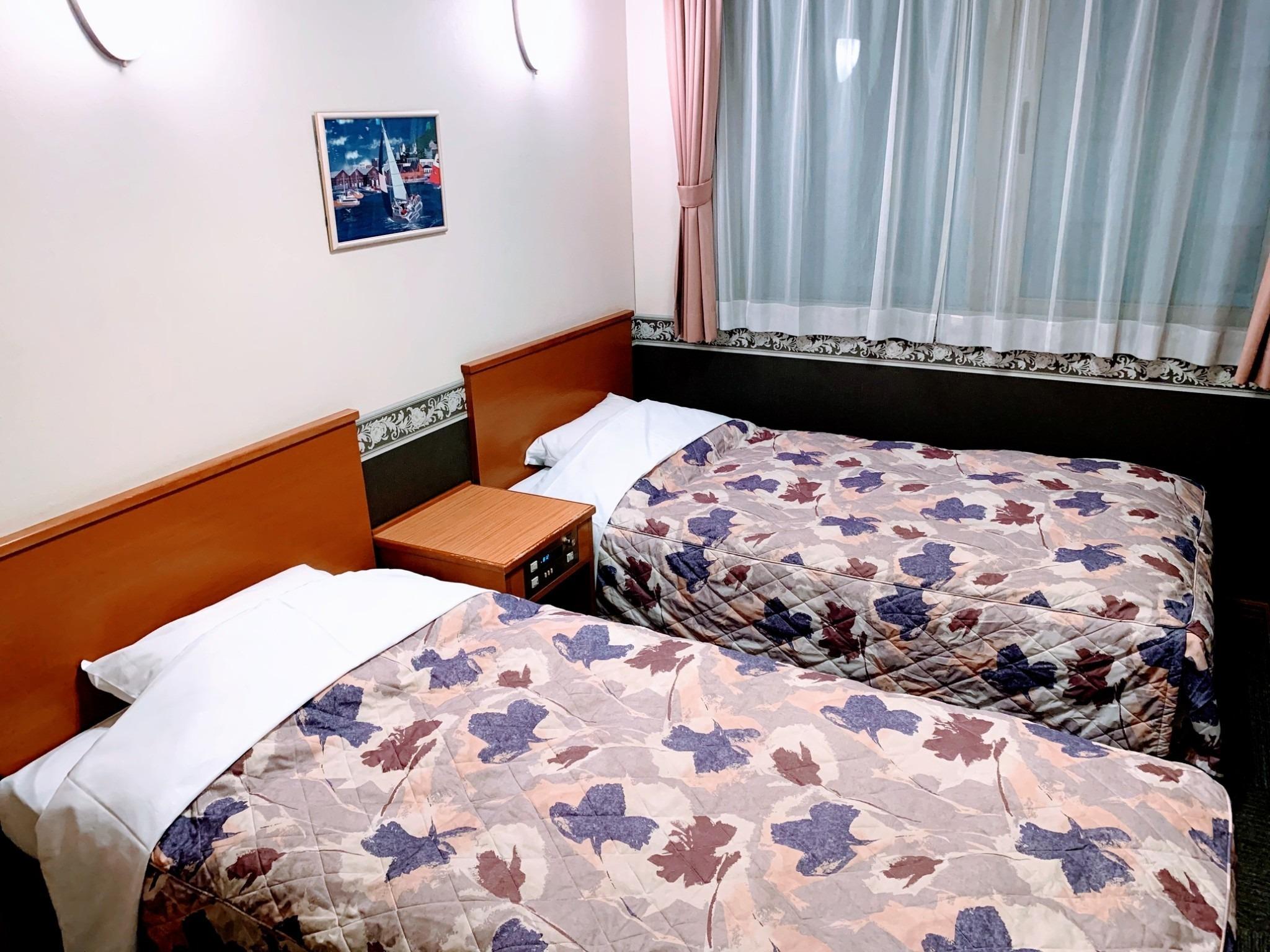 Room, Single, Twin Beds