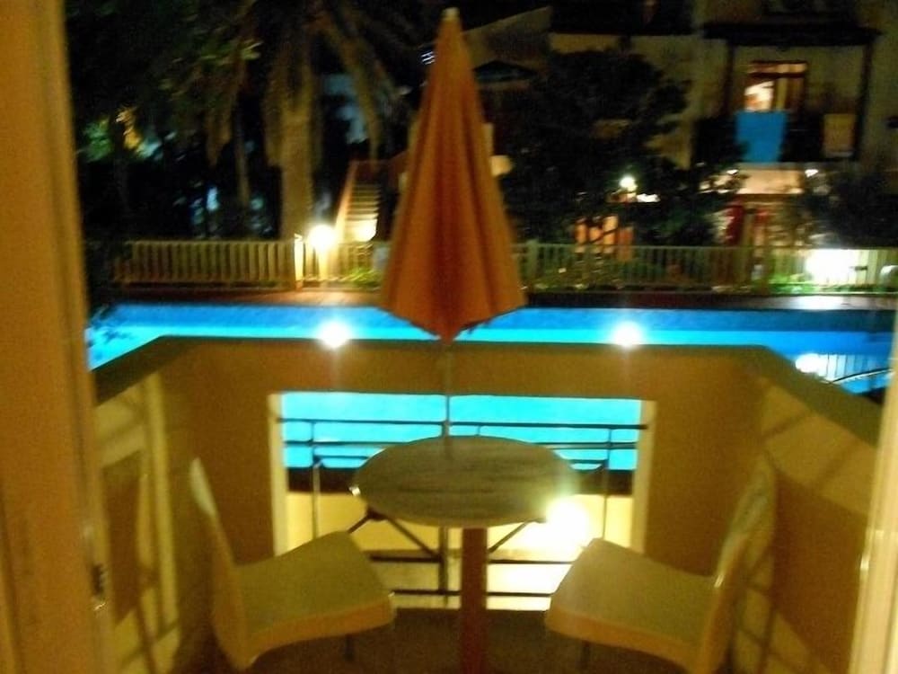 Lambrinos Suites 38/51