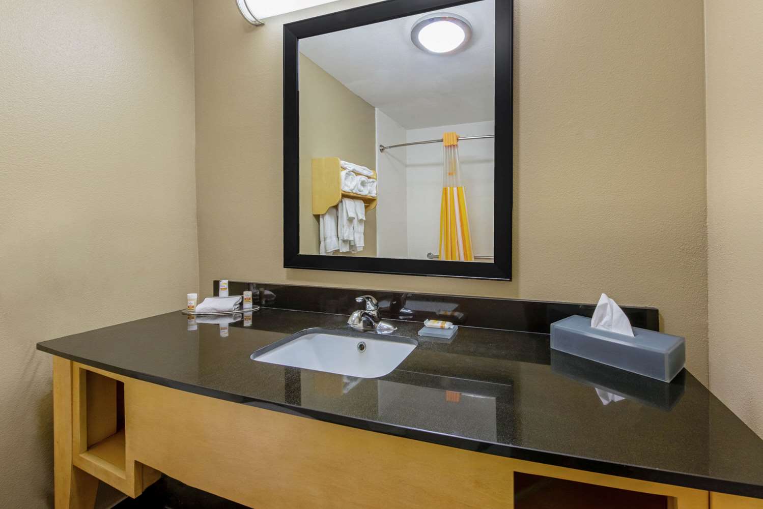 La Quinta Inn & Suites by Wyndham Leesville Ft. Polk 47/50