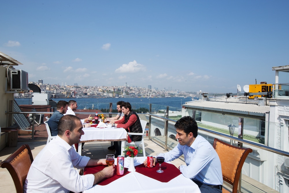 Sirkeci Emek Hotel 52/64
