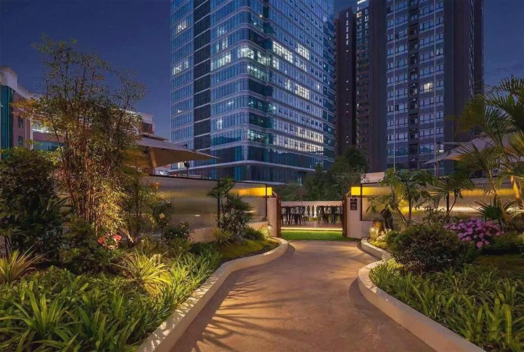 Vienna Hotel (Shenzhen Longhua Dalang Clothing Base) 7/54