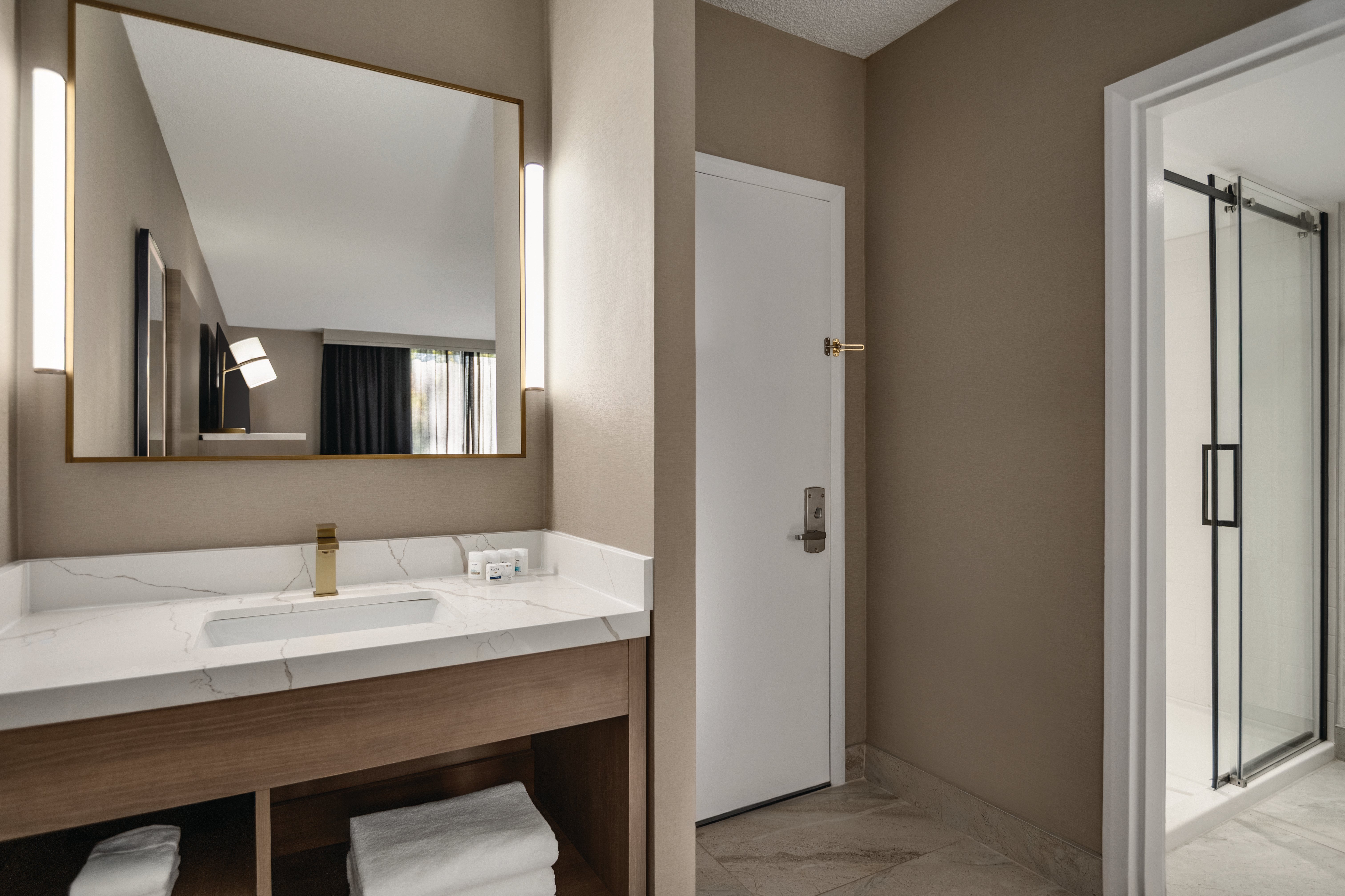 Radisson Hotel Montreal Airport 46/47
